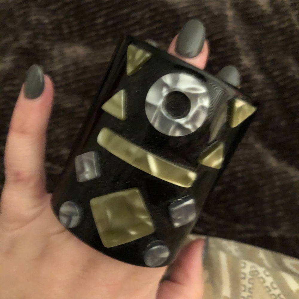 Geo- black bangle - Picture 2 of 4